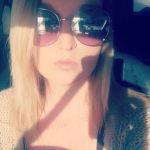 Meet your Posher, Kay